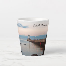 Duluth North Pier Light Latte Tasse