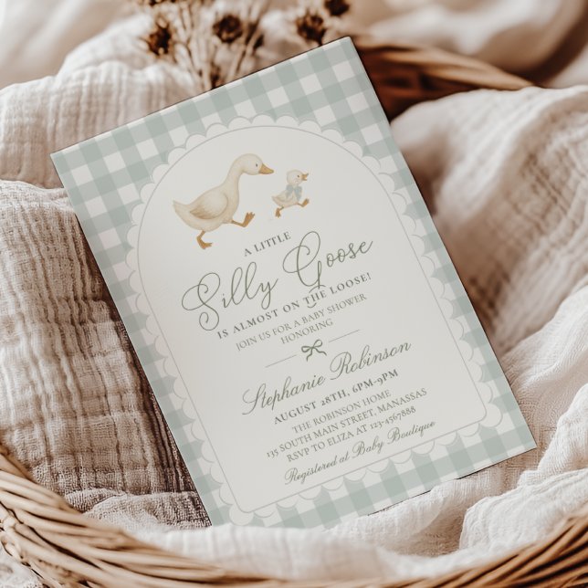 Dummer Gans Neutral Salbeigrün Gingham-Baby-Party Einladung (Von Creator hochgeladen)