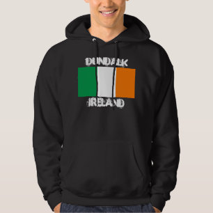 Dundalk, Irland mit irischer Flagge Hoodie