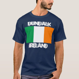 Dundalk, Irland mit irischer Flagge T-Shirt