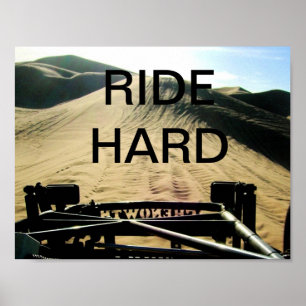 Düne Buggy gegenüber der Dunes ' Ride Hard ' Poste Poster