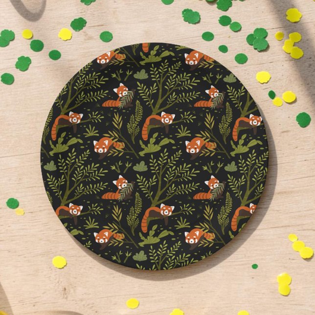 Dunkel botanischer roter Panda Wild One Geburtstag Pappteller (A pattern of cute hand-drawn red pandas and plants on a moody black paper party plate for a birthday)