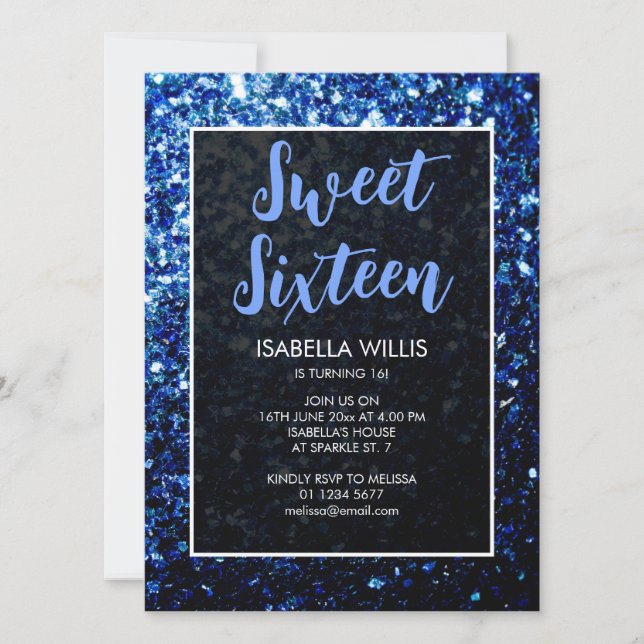 Dunkelblaue Glitzern Sweet 16 elegante Schrift Einladung (Vorderseite)