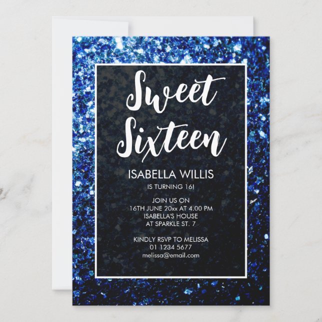 Dunkelblaue Glitzern Sweet 16 elegante Schrift Einladung (Vorderseite)