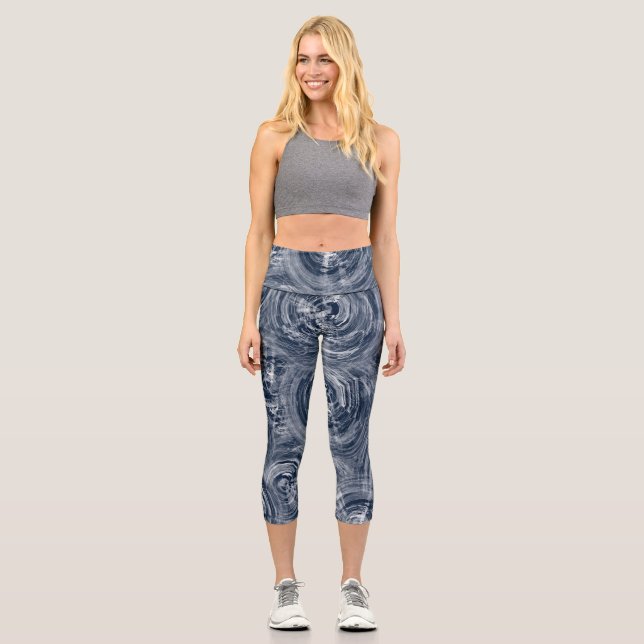 Dunkelblaue und hübsche wirbelnde Batik Capri Leggings (Vorderseite)