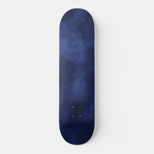Dunkelblaue Wolken Skateboard (Vorderseite)