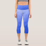 Dunkelblaues Gefälle geometrisches Maschenmuster Capri Leggings<br><div class="desc">Einzigartige und lustige geometrische Frauenkleidung. Coole Capri-Leggings machen Mode für sie. Dreieck geometrische Masche mit dunkelblauem Ober-Farbverlauf.</div>