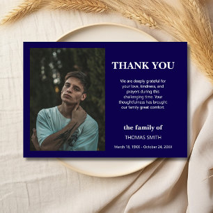 Dunkelblaues minimalistisches Foto Trauer Beileid Dankeskarte