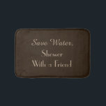 Dunkelbraun Rettete Wasser Funny Plush Bath Mat Badematte<br><div class="desc">Diese humorvolle Badematte kann beliebig sein - klicken Sie einfach auf Anpassen. Der Standardhintergrund ist dunkelbraun; der Text ist braun. Im Text steht "Wasser Gerettet, Dusche mit einem Freund". Ein passender Duschvorhang steht zur Verfügung. Ein tolles Geschenk für eine Hochzeit oder Hauswärmung. Alle Rechte vorbehalten © 2015 Alan & Marcia...</div>