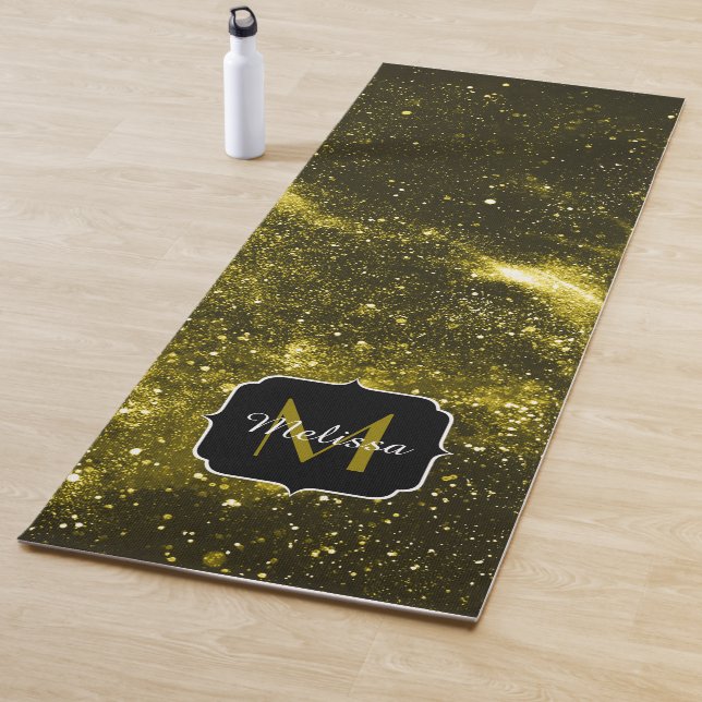 Dunkelgelbe abstrakte Galaxie Monogram Yogamatte (Beispiel)