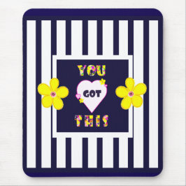 Dunkelgelbe Blume Mousepad