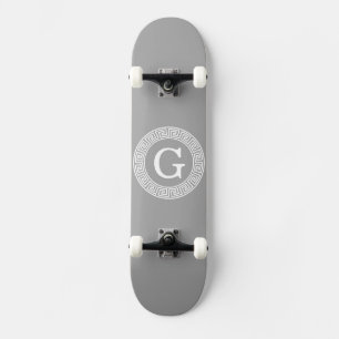 Dunkelgrau, was für ein erstes Monogramm für den g Skateboard
