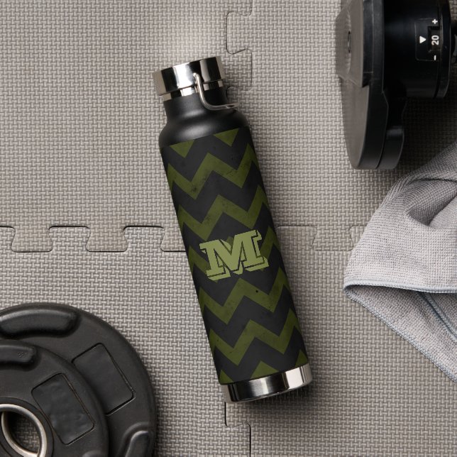 Dunkelgraue Armeegrün vintage Chevron Monogramm Trinkflasche (Fitnessstudio)
