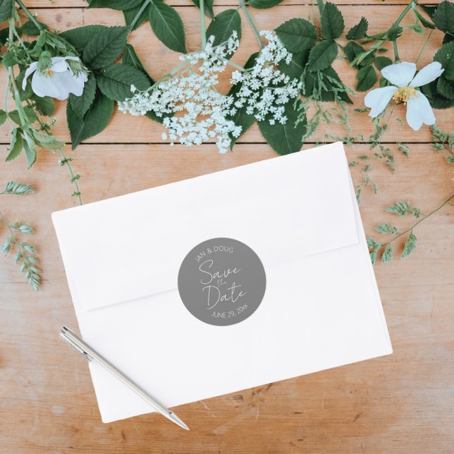 Dunkelgraue stilisierte Hochzeit retten das Datum Runder Aufkleber (In Situ Wedding)