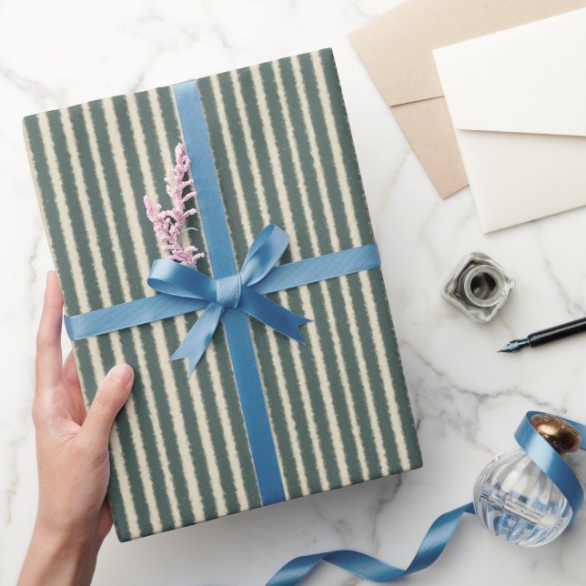 Dunkelgrün gestreiftes Geschenkpapier (Schenken)