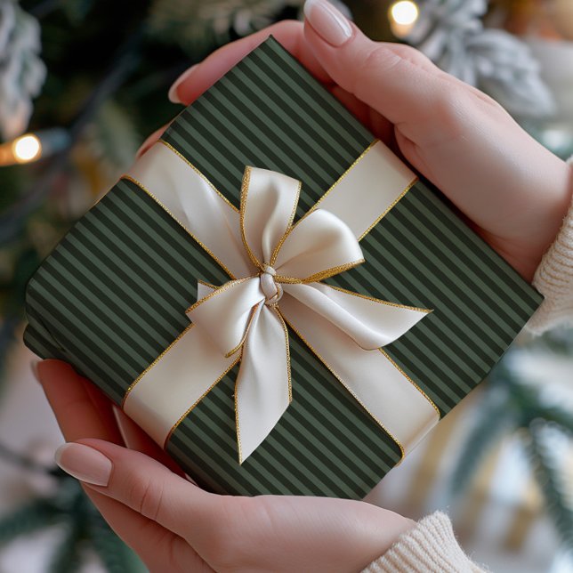 Dunkelgrün und Salbeigrün gestreift Geschenkpapier (Von Creator hochgeladen)