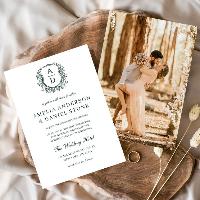 Dunkelgrüne Elegant Wappen Monogram Wedding Einladung (Von Creator hochgeladen)