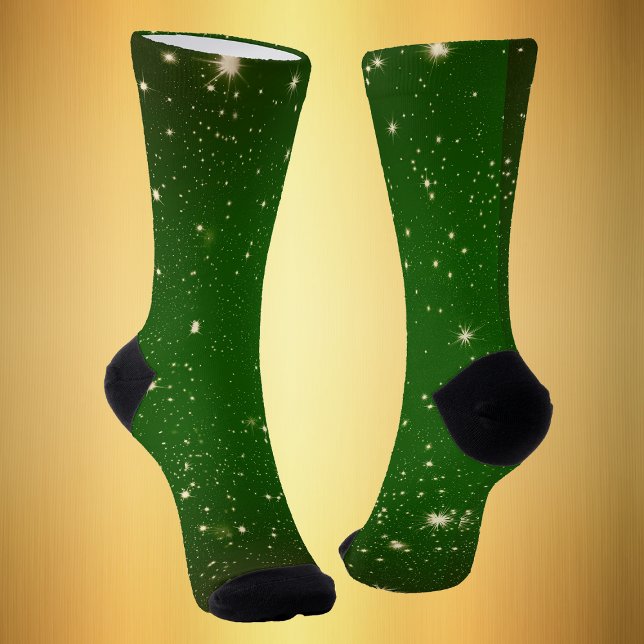 Dunkelgrüne, in goldfarbenen Twinkle-Sternen überz Socken (Christmas galaxy pattern with gold twinkling stars on dark green crew socks.)