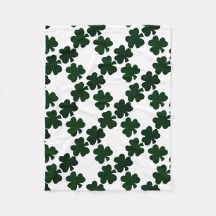 Dunkelgrüne Kleeblätter Fleecedecke