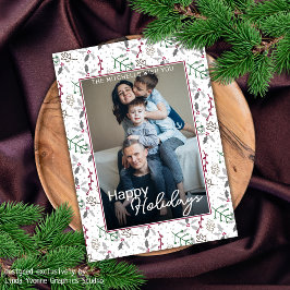 Dunkelgrüne Pine Needles Red Holly Berries Muster Feiertagskarte