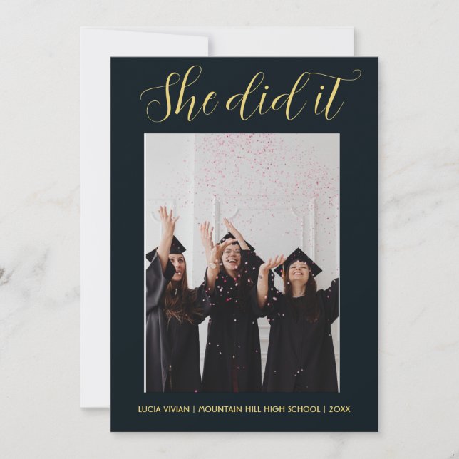 Dunkelgrüner Thementypografie Foto Abschluss Einladung (Vorderseite)