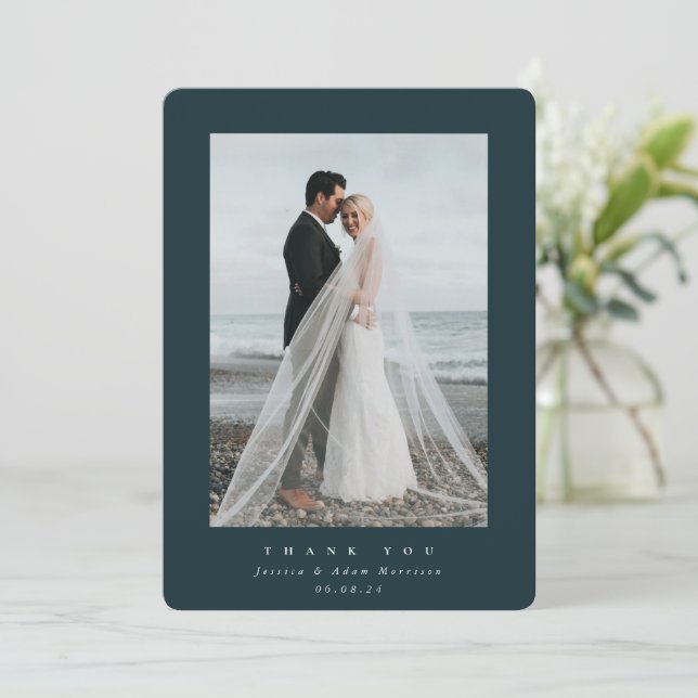 Dunkelgrünes Ultra-Minimal-Single-Foto Hochzeit Dankeskarte (Stehend Vorderseite)