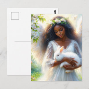 Dunkelhäutige Engel-Frau hält Bunny-Kaninchen Postkarte