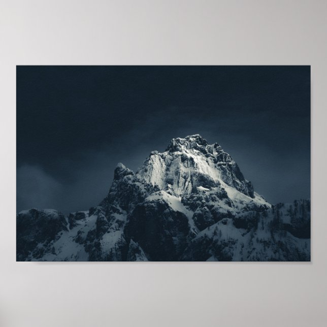 Dunkelheit und Berge Poster (Vorne)