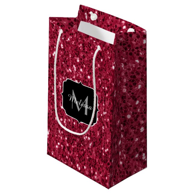 Dunkelrosa Magenta-Imitate Glitzern Monogramm Kleine Geschenktüte (Vorderseite Schrägansicht)