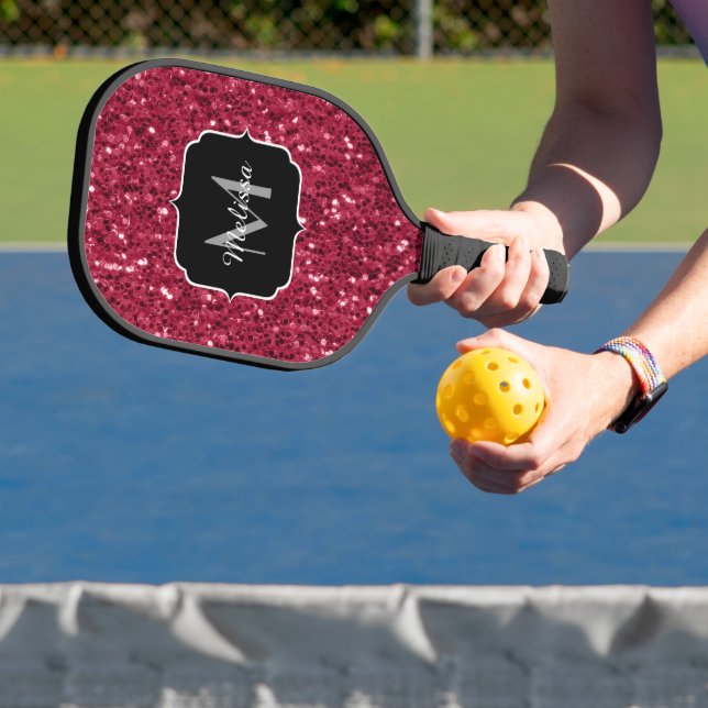 Dunkelrosa Magenta-Imitate Glitzern Monogramm Pickleball Schläger (InSitu)