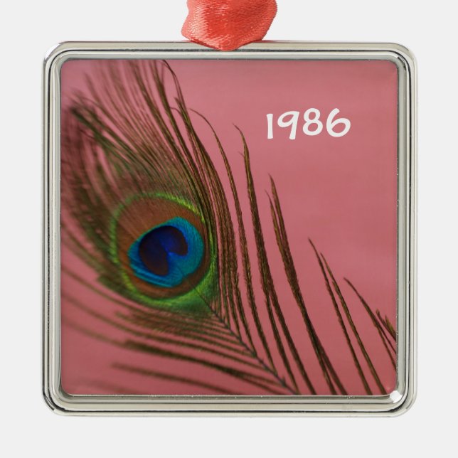 Dunkelrosa Pfauenfüße Stillleben Silbernes Ornament (Vorne)