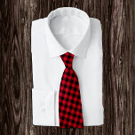 Dunkelrot und Schwarz Buffalo Karierte Krawatte, r Krawatte<br><div class="desc">Neck Tie: Rustikale Krawatte mit kariertem Muster aus rotem und schwarzem Büffel</div>