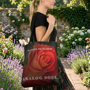 Dunkelrote Rose Makro Analog Soul schwarze Umhänge
