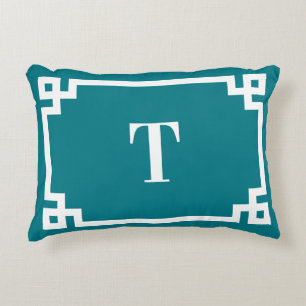 Dunkeltürkis und weiß griechischer Schlüssel an de Dekokissen