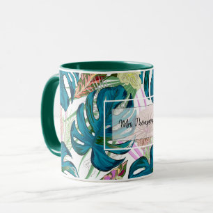 Dunkeltürkisfarbene Monstera, zarter Pfirsich und Tasse