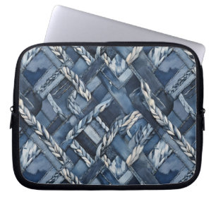 Dunkle, abgenutzte Denim-Patchwork- und Zopf-Arbei Laptopschutzhülle