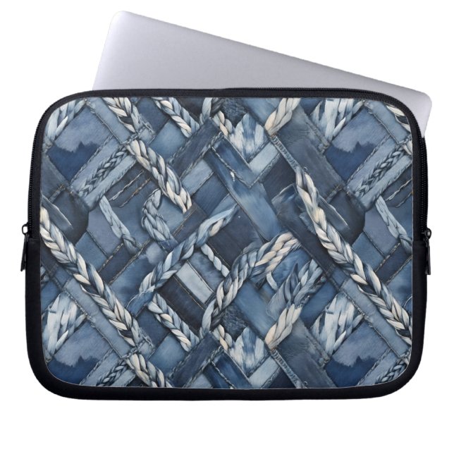 Dunkle, abgenutzte Denim-Patchwork- und Zopf-Arbei Laptopschutzhülle (Vorderseite)