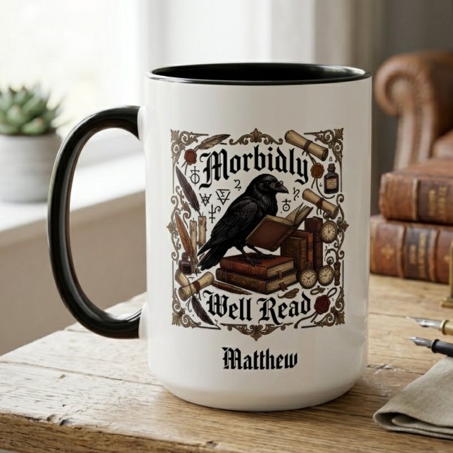 Dunkle Akademie Rabe Gothic Name Tasse (A raven mug for your favorite student to enjoy while reading during the Halloween season.)