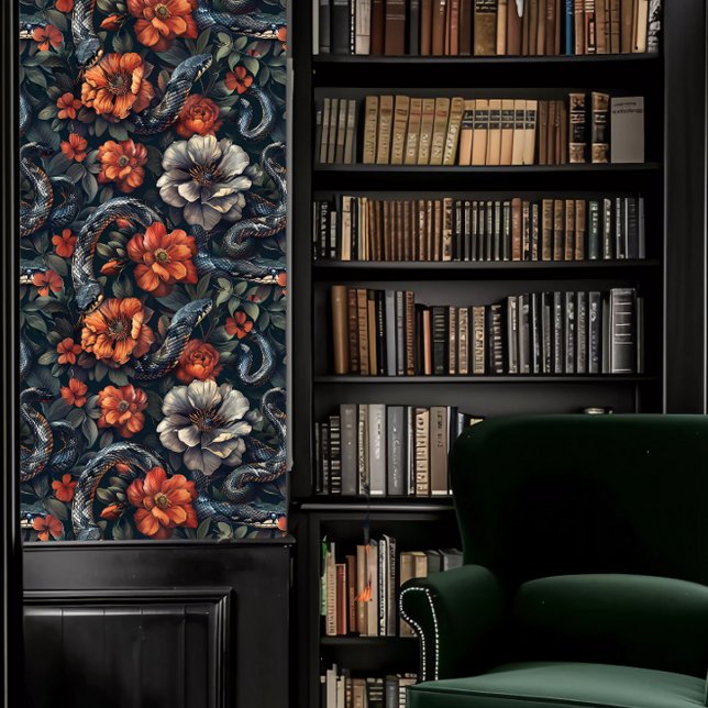 Dunkle Akademie Schlangen & Korallen und graue Blu Tapete (Dark Academia Snakes & Coral and Gray Flowers Wallpaper in a library.)
