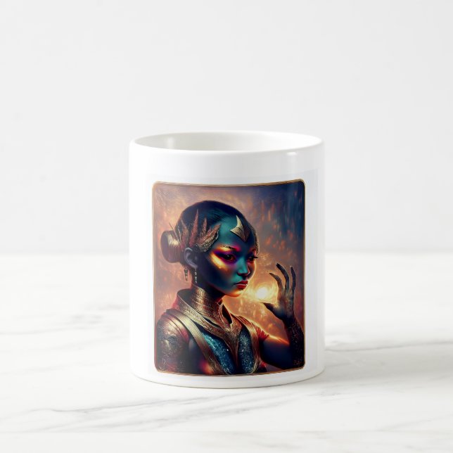 Dunkle Alien-Prinzessin posiert vor feurigem Hinte Kaffeetasse (Mittel)