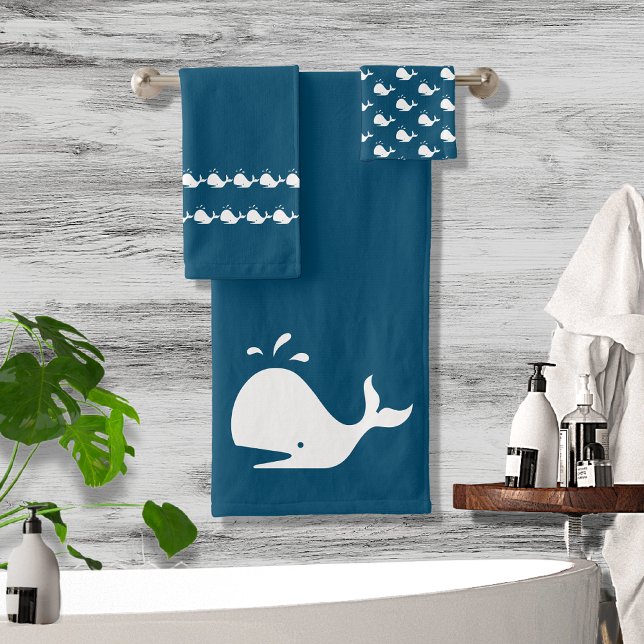 Dunkle Aquamarine Cartoon Whale Nautical Costal Badhandtuch Set (Von Creator hochgeladen)