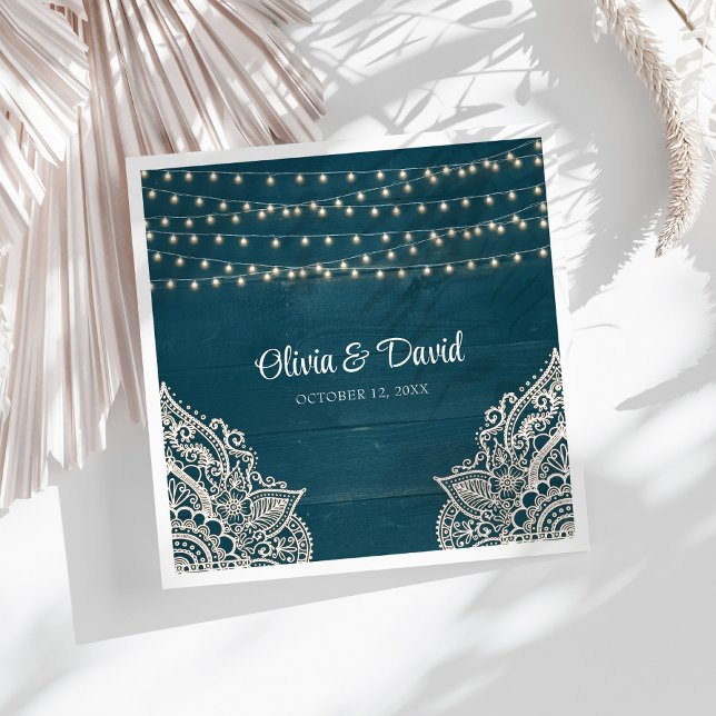 Dunkle Aquamarine rustikale Elegance Hochzeit von  Serviette (Dark Teal Rustic Elegance Wedding Napkins on a sunny white table.)