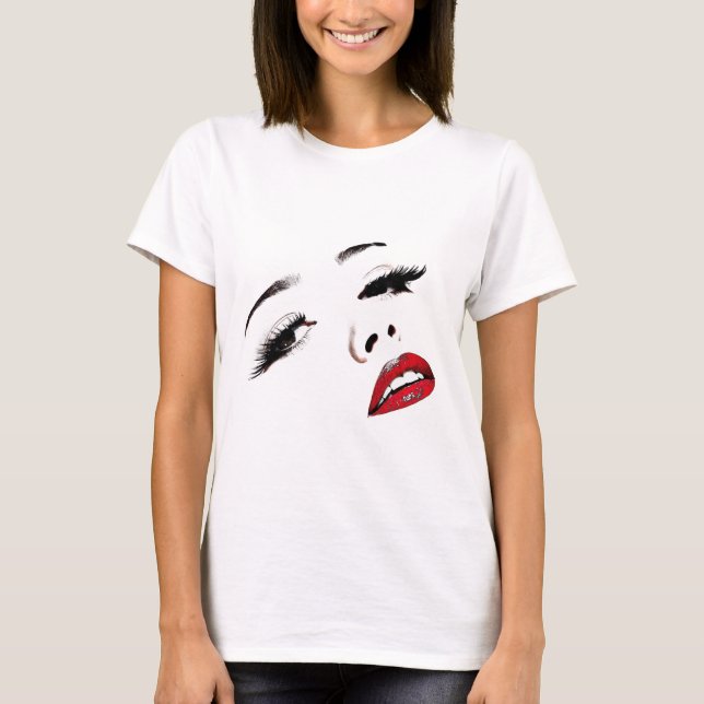 Dunkle Augen, rote Lippen Frauen sehen sich der Ku T-Shirt (Vorderseite)