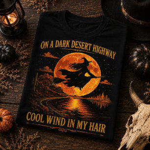 Dunkle Autobahn der Wüste, Hexe, Halloween-Mond T-Shirt