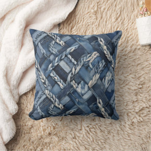 Dunkle, bedrängte Denim- Patchwork- und Flechtarbe Kissen