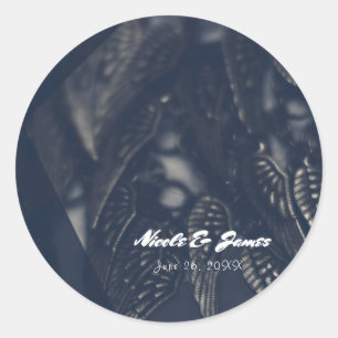 Dunkle Engelsflügel Gothic Glam Personalisiertes G Runder Aufkleber