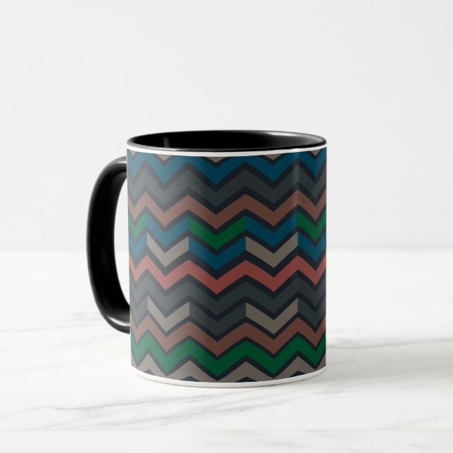 Dunkle Erde Waldlandschaft Zickzack-Chevron  Tasse (Vorderseite Links)