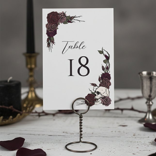 Dunkle florale Totenkopf-Gotische-Hochzeit-Tischnu Tischnummer (Gothic Wedding Table Number Cards for Halloween, Hallowedding Party. Botanical Dark Floral Skull )