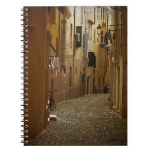 Dunkle Gasse in Neapel, Italien Notizbuch Notizblock