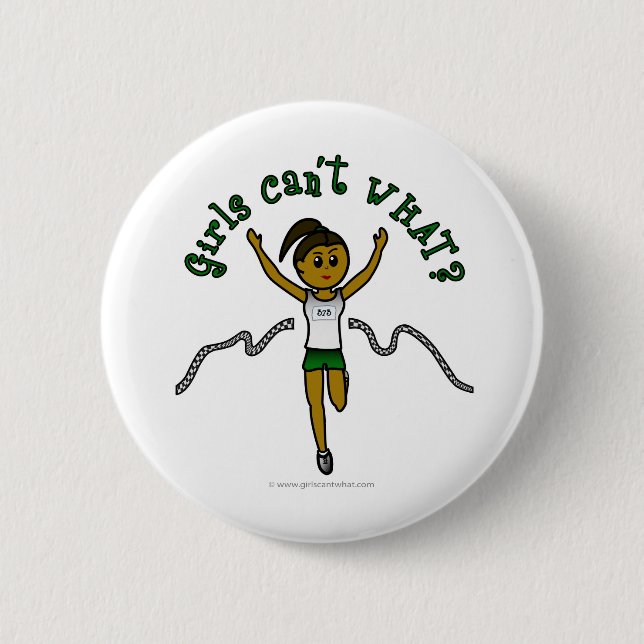 Dunkle Girl Runner in grüner Uniform Button (Vorderseite)
